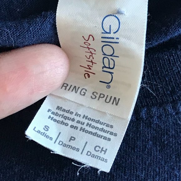 💚 2 For $20 💚 LADIES S ( FITTED ) - 20,000 Leagues Under the Sea Giant Squid - Picture 8 of 9